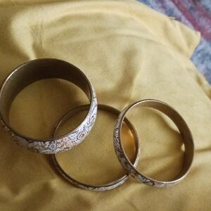 Chic Gold and Cream Floral Bangle Set